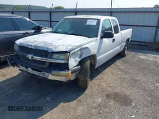 2003 Chevrolet Silverado 1500 Work Truck z VIN 2GCEC19XX31389581, wystawiony jako IAAI lot #42844751 z przebiegiem 310 354 mil mil oraz . Historia ofert i sprzedaży dostępna na DreamBid. Obrazek 2.