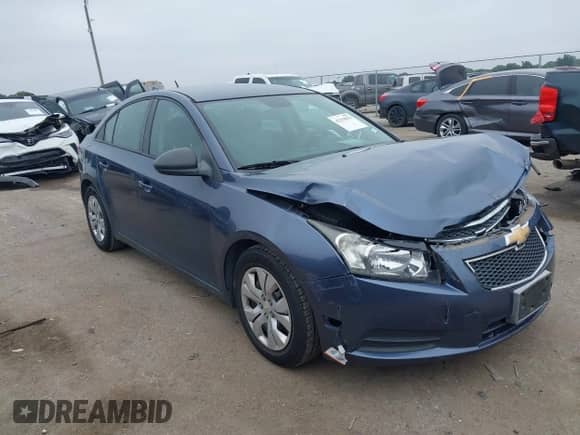 2014 Chevrolet Cruze LS z VIN 1G1PA5SH0E7260613, wystawiony jako IAAI lot #43119679 z przebiegiem 139 386 mil mil oraz . Historia ofert i sprzedaży dostępna na DreamBid. Obrazek 1.