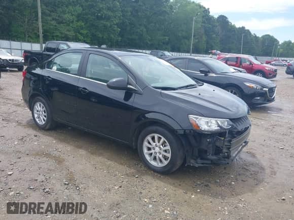 2020 Chevrolet Sonic LT z VIN 1G1JD5SB7L4118668, wystawiony jako IAAI lot #42396816 z przebiegiem 64 182 mil mil oraz . Historia ofert i sprzedaży dostępna na DreamBid. Obrazek 1.