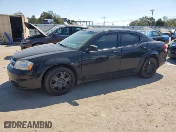 2013 Dodge Avenger SE z VIN 1C3CDZAB6DN504152, wystawiony jako Copart lot #71952145 z przebiegiem 215 940 mil mil oraz Szkoda całkowita • Salvage title. Historia ofert i sprzedaży dostępna na DreamBid. Obrazek 1.
