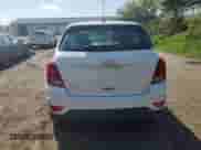 2018 Chevrolet Trax LS z VIN 3GNCJKSB4JL409599, wystawiony jako Copart lot #71651735 z przebiegiem 115 507 mil mil oraz Czysty tytuł • Clean title. Historia ofert i sprzedaży dostępna na DreamBid. Obrazek 6.