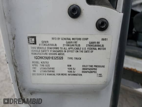 2001 Chevrolet Silverado 2500HD LS z VIN 1GCHK29U91E325328, wystawiony jako Copart lot #71843265 z przebiegiem 218 799 mil mil oraz Szkoda całkowita • Salvage title. Historia ofert i sprzedaży dostępna na DreamBid. Obrazek 13.