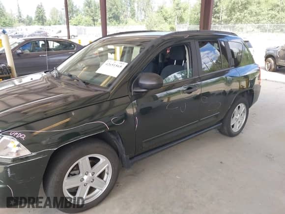 2010 Jeep Compass Latitude с VIN 1J4NF1FB0AD622928, выставлен на аукционе IAAI как лот 42651565 с пробегом 113 997 миль миль и . История ставок и продаж доступна на DreamBid. Изображение 2.