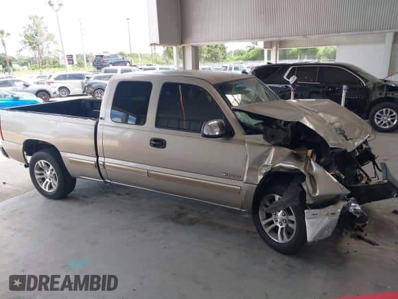 2002 Chevrolet Silverado 1500 LS with VIN 2GCEC19T221427915, listed as a IAAI auction lot 43143055 with Not provided miles and . Bid and sale history available at DreamBid. Image 13.