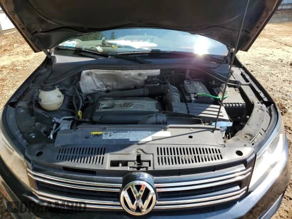 2017 Volkswagen Tiguan S с VIN WVGAV7AX2HK048377, выставлен на аукционе Copart как лот 81180095 с пробегом Не указан миль и Списание • Salvage title. История ставок и продаж доступна на DreamBid. Изображение 12.