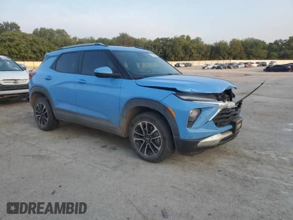 2024 Chevrolet TrailBlazer LT z VIN KL79MPSL8RB196649, wystawiony jako Copart lot #71395225 z przebiegiem 45 573 mil mil oraz Szkoda całkowita • Salvage title. Historia ofert i sprzedaży dostępna na DreamBid. Obrazek 4.