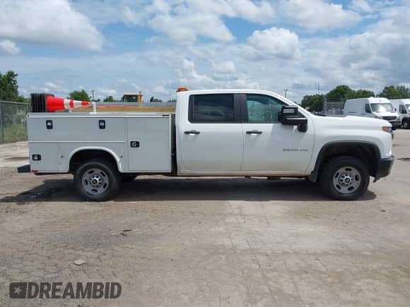 2023 Chevrolet Silverado 2500HD Work Truck z VIN 1GB1YLE71PF146990, wystawiony jako IAAI lot #42350795 z przebiegiem 60 144 mil mil oraz . Historia ofert i sprzedaży dostępna na DreamBid. Obrazek 13.
