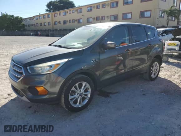 2017 Ford Escape SE z VIN 1FMCU9GD3HUC39198, wystawiony jako Copart lot #90023225 z przebiegiem 150 567 mil mil oraz Czysty tytuł • Clean title. Historia ofert i sprzedaży dostępna na DreamBid. Obrazek 1.