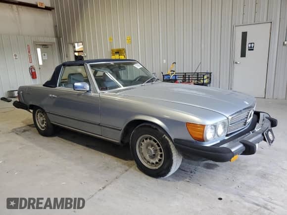 1982 Mercedes-Benz 380 SL with VIN WDBBA45A6CB012580, listed as a Copart auction lot 71065715 with 67,965 mi miles and Clean title. Bid and sale history available at DreamBid. Image 4.