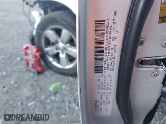 2018 Ram 1500 Big Horn z VIN 1C6RR7LT7JS216081, wystawiony jako Copart lot #85733145 z przebiegiem 104 316 mil mil oraz Szkoda całkowita • Salvage title. Historia ofert i sprzedaży dostępna na DreamBid. Obrazek 12.