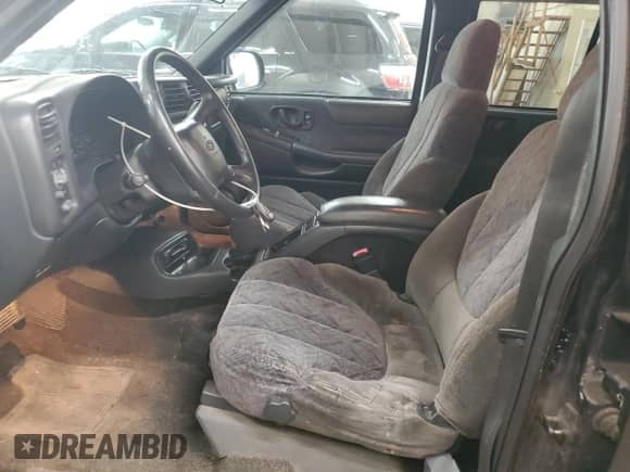 2001 Chevrolet S-10 LS with VIN 1GCDT13W41K219614, listed as a Copart auction lot 58116835 with 256,155 mi miles and Clean title. Bid and sale history available at DreamBid. Image 7.