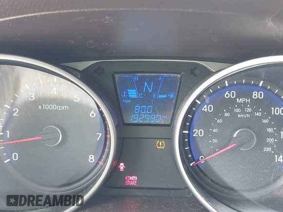 2010 Hyundai Tucson GLS z VIN KM8JT3AC2AU073432, wystawiony jako IAAI lot #42738478 z przebiegiem 192 990 mil mil oraz . Historia ofert i sprzedaży dostępna na DreamBid. Obrazek 7.