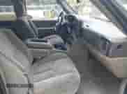 2004 Chevrolet Suburban LS z VIN 1GNFK16Z14J153087, wystawiony jako IAAI lot #39955992 z przebiegiem 243 415 mil mil oraz . Historia ofert i sprzedaży dostępna na DreamBid. Obrazek 5.