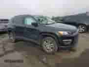 2020 Jeep Compass Latitude z VIN 3C4NJDBB4LT153870, wystawiony jako Copart lot #81761635 z przebiegiem Nie podano mil oraz Szkoda całkowita • Salvage title. Historia ofert i sprzedaży dostępna na DreamBid. Obrazek 4.