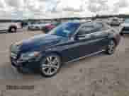 2015 Mercedes-Benz C 300 z VIN 55SWF4JB2FU056000, wystawiony jako Copart lot #68462335 z przebiegiem 91 402 mil mil oraz Szkoda całkowita • Salvage title. Historia ofert i sprzedaży dostępna na DreamBid. Obrazek 1.