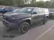2024 Toyota Tacoma TRD Off Road с VIN 3TMLB5JN8RM009103, выставлен на аукционе IAAI как лот 43210758 с пробегом 14 193 миль миль и . История ставок и продаж доступна на DreamBid. Изображение 20.