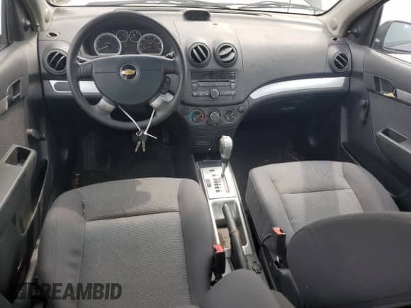 2010 Chevrolet Aveo 1LT z VIN KL1TD5DE8AB051439, wystawiony jako Copart lot #66168165 z przebiegiem 51 605 mil mil oraz Czysty tytuł • Clean title. Historia ofert i sprzedaży dostępna na DreamBid. Obrazek 8.