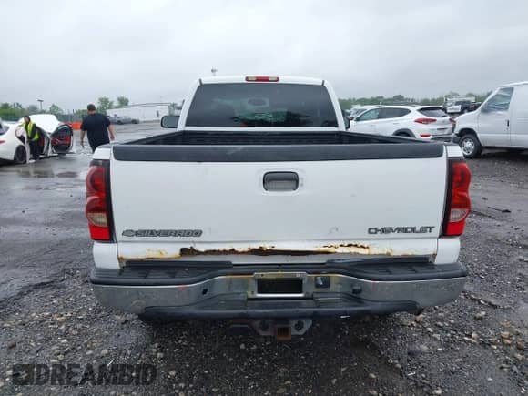 2005 Chevrolet Silverado 3500 с VIN 1GCHK39U75E196856, выставлен на аукционе IAAI как лот 42270278 с пробегом Не указан миль и . История ставок и продаж доступна на DreamBid. Изображение 16.