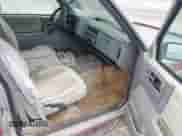 1994 Chevrolet Blazer LT z VIN 1GNDT13W5R2170250, wystawiony jako IAAI lot #42779147 z przebiegiem 115 954 mil mil oraz . Historia ofert i sprzedaży dostępna na DreamBid. Obrazek 5.