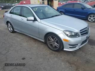 2014 Mercedes-Benz C 300 Sport с VIN WDDGF8AB8EA938380, выставлен на аукционе IAAI как лот 43216216 с пробегом 101 405 миль миль и . История ставок и продаж доступна на DreamBid. Изображение 1.