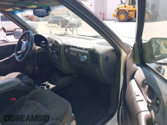 2000 Chevrolet Blazer LT with VIN 1GNDT13W8Y2398273, listed as a IAAI auction lot 42403808 with 113,493 mi miles and . Bid and sale history available at DreamBid. Image 5.