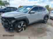2024 Hyundai Kona Limited с VIN KM8HE3A32RU060586, выставлен на аукционе IAAI как лот 42703528 с пробегом 26 348 миль миль и . История ставок и продаж доступна на DreamBid. Изображение 18.