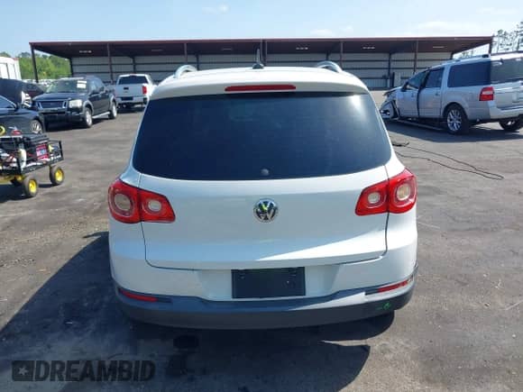 2011 Volkswagen Tiguan S with VIN WVGAV7AX5BW549683, listed as a IAAI auction lot 42131622 with 121,306 mi miles and . Bid and sale history available at DreamBid. Image 16.