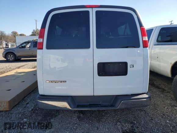 2018 Chevrolet Express Passenger LT z VIN 1GAZGPFG1J1270097, wystawiony jako Copart lot #79057124 z przebiegiem 105 682 mil mil oraz Szkoda całkowita • Salvage title. Historia ofert i sprzedaży dostępna na DreamBid. Obrazek 6.