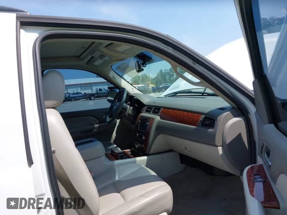 2008 Chevrolet Suburban 3LT with VIN 3GNFC16J58G187869, listed as a IAAI auction lot 42570472 with 223,077 mi miles and . Bid and sale history available at DreamBid. Image 5.