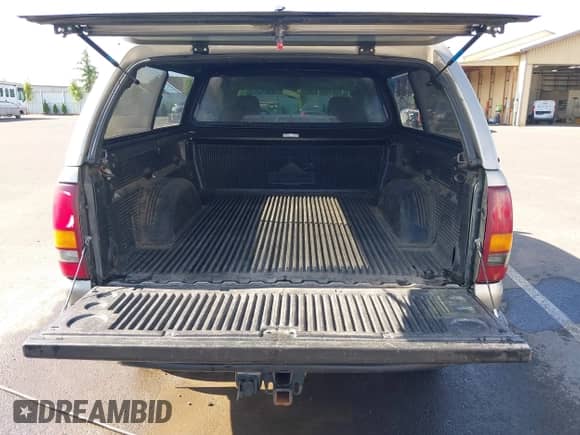 2003 GMC Sierra 1500 SLE с VIN 1GTEK19T13Z200291, выставлен на аукционе IAAI как лот 42392150 с пробегом 216 914 миль миль и . История ставок и продаж доступна на DreamBid. Изображение 17.