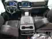 2024 Chevrolet Silverado 3500HD High Country z VIN 1GC4YVEY4RF106354, wystawiony jako Copart lot #84701304 z przebiegiem 17 933 mil mil oraz Szkoda całkowita • Salvage title. Historia ofert i sprzedaży dostępna na DreamBid. Obrazek 8.