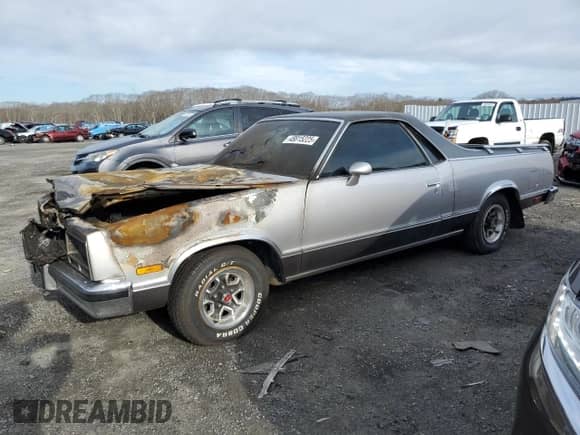 1985 Chevrolet El Camino z VIN 3GCCW80H0FS917778, wystawiony jako Copart lot #48815225 z przebiegiem Nie podano mil oraz Czysty tytuł • Clean title. Historia ofert i sprzedaży dostępna na DreamBid. Obrazek 1.