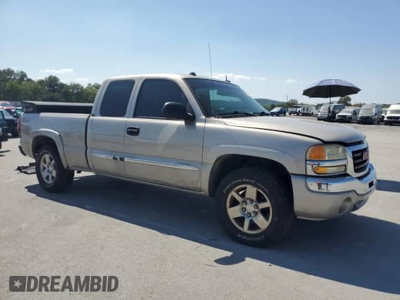 2004 GMC Sierra 1500 SLE with VIN 2GTEK19T841175934, listed as a Copart auction lot 81086155 with 144,128 mi miles and Clean title. Bid and sale history available at DreamBid. Image 4.