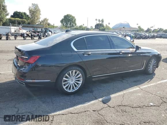 2022 BMW 7 Series 740i xDrive with VIN WBA7T4C02NCJ19258, listed as a Copart auction lot 81633815 with 50,513 mi miles and Salvage title. Bid and sale history available at DreamBid. Image 3.