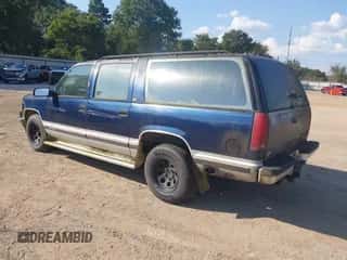 1994 Chevrolet Suburban with VIN 1GNEC16K8RJ356772, listed as a IAAI auction lot 43354590 with 197,470 mi miles and . Bid and sale history available at DreamBid. Image 3.