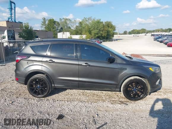 2018 Ford Escape SE с VIN 1FMCU9GDXJUB07285, выставлен на аукционе IAAI как лот 43386823 с пробегом 176 269 миль миль и . История ставок и продаж доступна на DreamBid. Изображение 13.
