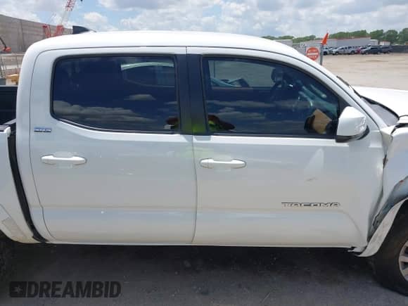 2017 Toyota Tacoma SR5 with VIN 5TFAZ5CN8HX022958, listed as a IAAI auction lot 42615277 with 103,173 mi miles and . Bid and sale history available at DreamBid. Image 13.