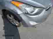 2013 Hyundai Elantra GLS z VIN KMHDH4AE9DU523071, wystawiony jako IAAI lot #43586642 z przebiegiem 176 733 mil mil oraz . Historia ofert i sprzedaży dostępna na DreamBid. Obrazek 12.