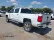 2015 Chevrolet Silverado 2500HD High Country z VIN 1GC1KXE8XFF592342, wystawiony jako IAAI lot #43199637 z przebiegiem 239 985 mil mil oraz . Historia ofert i sprzedaży dostępna na DreamBid. Obrazek 3.