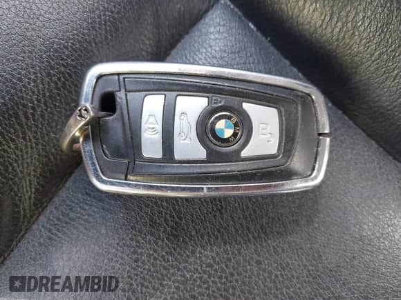 2012 BMW 5 Series 528i с VIN WBAXG5C55CDW92426, выставлен на аукционе IAAI как лот 43264359 с пробегом 174 898 миль миль и . История ставок и продаж доступна на DreamBid. Изображение 11.