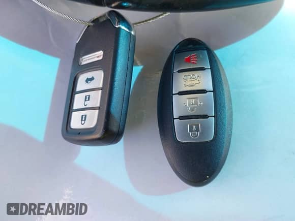 2014 Nissan Pathfinder Platinum Hybrid with VIN 5N1CR2MN1EC638750, listed as a IAAI auction lot 41719792 with 206,286 mi miles and . Bid and sale history available at DreamBid. Image 11.