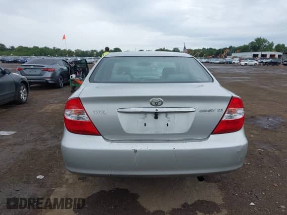 2003 Toyota Camry LE с VIN 4T1BE32K83U741824, выставлен на аукционе IAAI как лот 43082258 с пробегом 283 879 миль миль и . История ставок и продаж доступна на DreamBid. Изображение 17.
