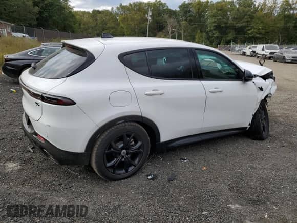 2024 Dodge Hornet R/T with VIN ZACPDFCW4R3A29148, listed as a Copart auction lot 75866194 with 558 mi miles and Salvage title. Bid and sale history available at DreamBid. Image 3.