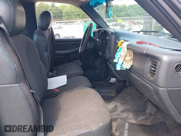 2000 Chevrolet Silverado 1500 LS with VIN 1GCEC14W3YZ303315, listed as a IAAI auction lot 42422748 with 274,514 mi miles and . Bid and sale history available at DreamBid. Image 5.