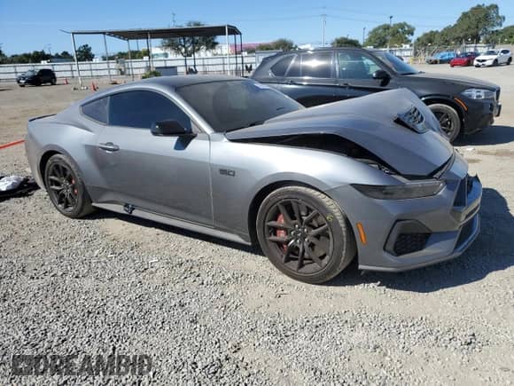 2025 Ford Mustang GT z VIN 1FA6P8CF8S5399823, wystawiony jako Copart lot #80907555 z przebiegiem 15 769 mil mil oraz Szkoda całkowita • Salvage title. Historia ofert i sprzedaży dostępna na DreamBid. Obrazek 4.