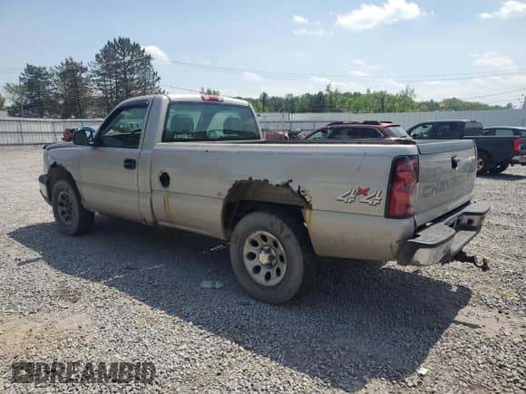 2004 Chevrolet Silverado 1500 LS z VIN 1GCEK14T64E276928, wystawiony jako Copart lot #62208835 z przebiegiem 119 235 mil mil oraz Czysty tytuł • Clean title. Historia ofert i sprzedaży dostępna na DreamBid. Obrazek 2.