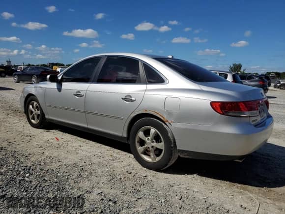 2007 Hyundai Azera GLS с VIN KMHFC46D47A242034, выставлен на аукционе Copart как лот 76703514 с пробегом 124 277 миль миль и Списание • Salvage title. История ставок и продаж доступна на DreamBid. Изображение 2.