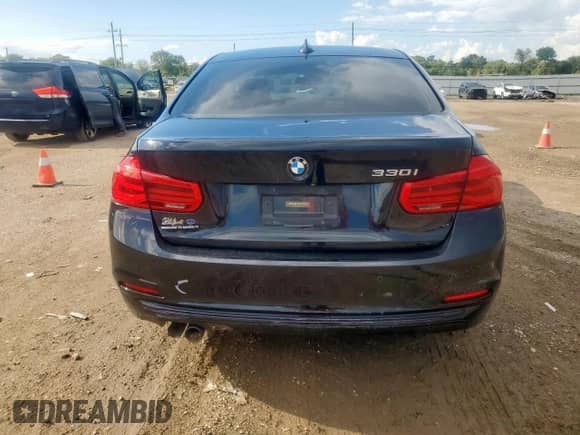 2018 BMW 3 Series 330i z VIN WBA8B9C53JEE81889, wystawiony jako Copart lot #82160725 z przebiegiem 64 851 mil mil oraz Szkoda całkowita • Salvage title. Historia ofert i sprzedaży dostępna na DreamBid. Obrazek 6.