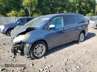 2016 Toyota Sienna XLE with VIN 5TDYK3DC8GS748828, listed as a Copart auction lot 80963985 with 136,362 mi miles and Salvage title. Bid and sale history available at DreamBid. Image 1.