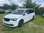 2014 Dodge Grand Caravan SXT z VIN 2C4RDGCG6ER412434, wystawiony jako Copart lot #70189305 z przebiegiem 144 800 mil mil oraz Czysty tytuł • Clean title. Historia ofert i sprzedaży dostępna na DreamBid. Obrazek 2.
